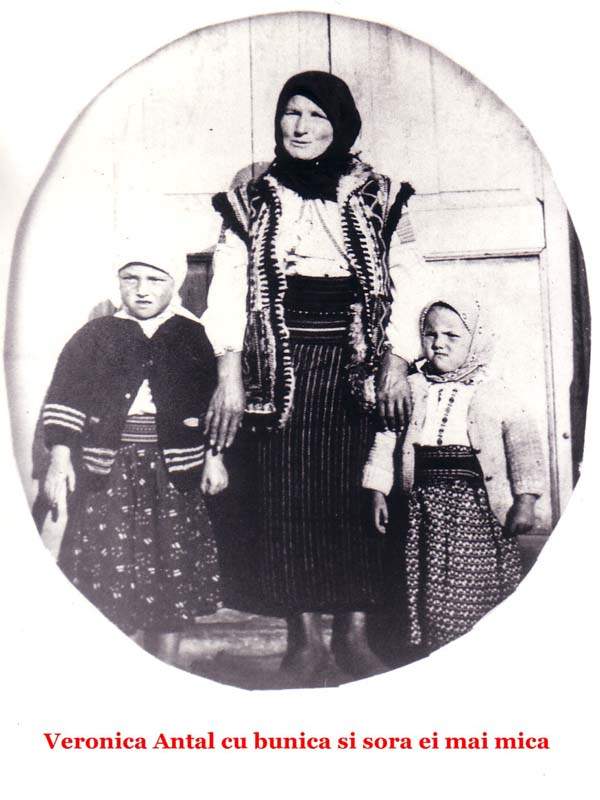 Veronika sammen med bestemoren og lillesøsteren